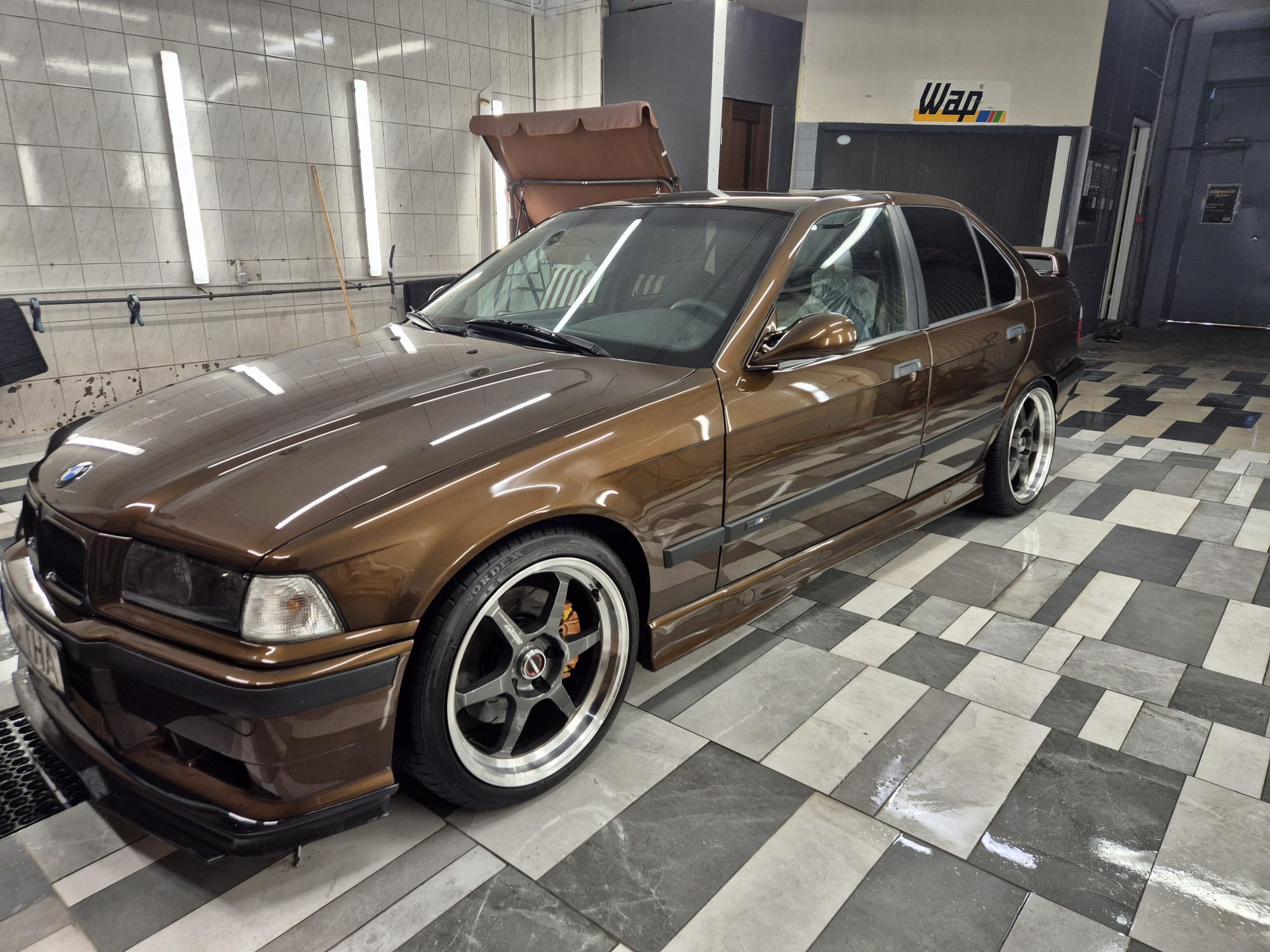 Pronksikarva BMW pärast pesu